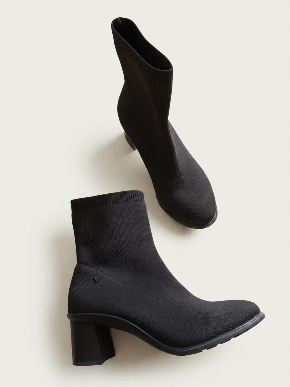 Vivaia Sz 8.5 (39.5) Amanda Black Almond Toes Running Heel Boots